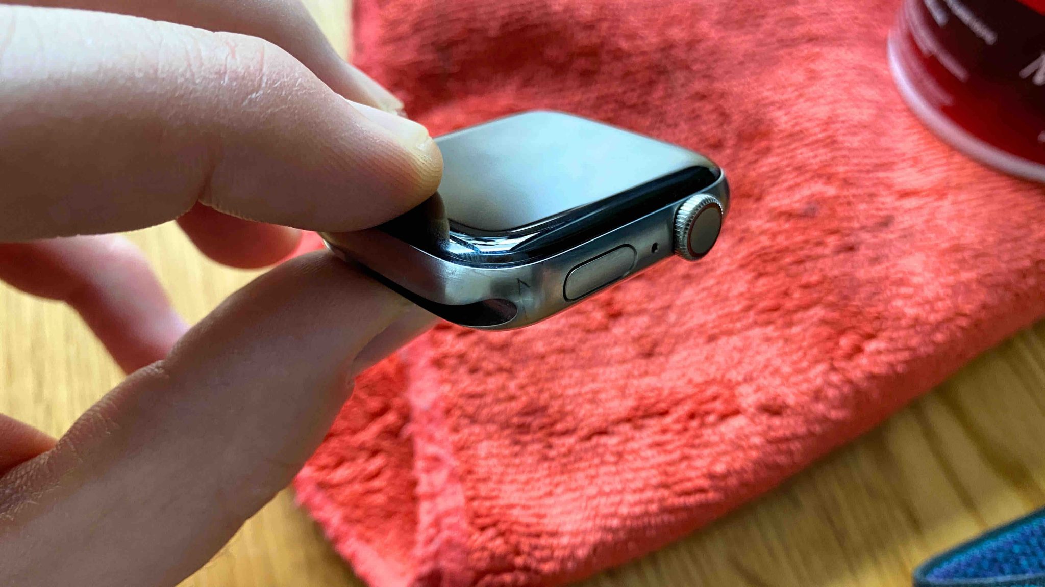 Kratzer im Titangehäuse der Apple Watch So entfernst du sie
