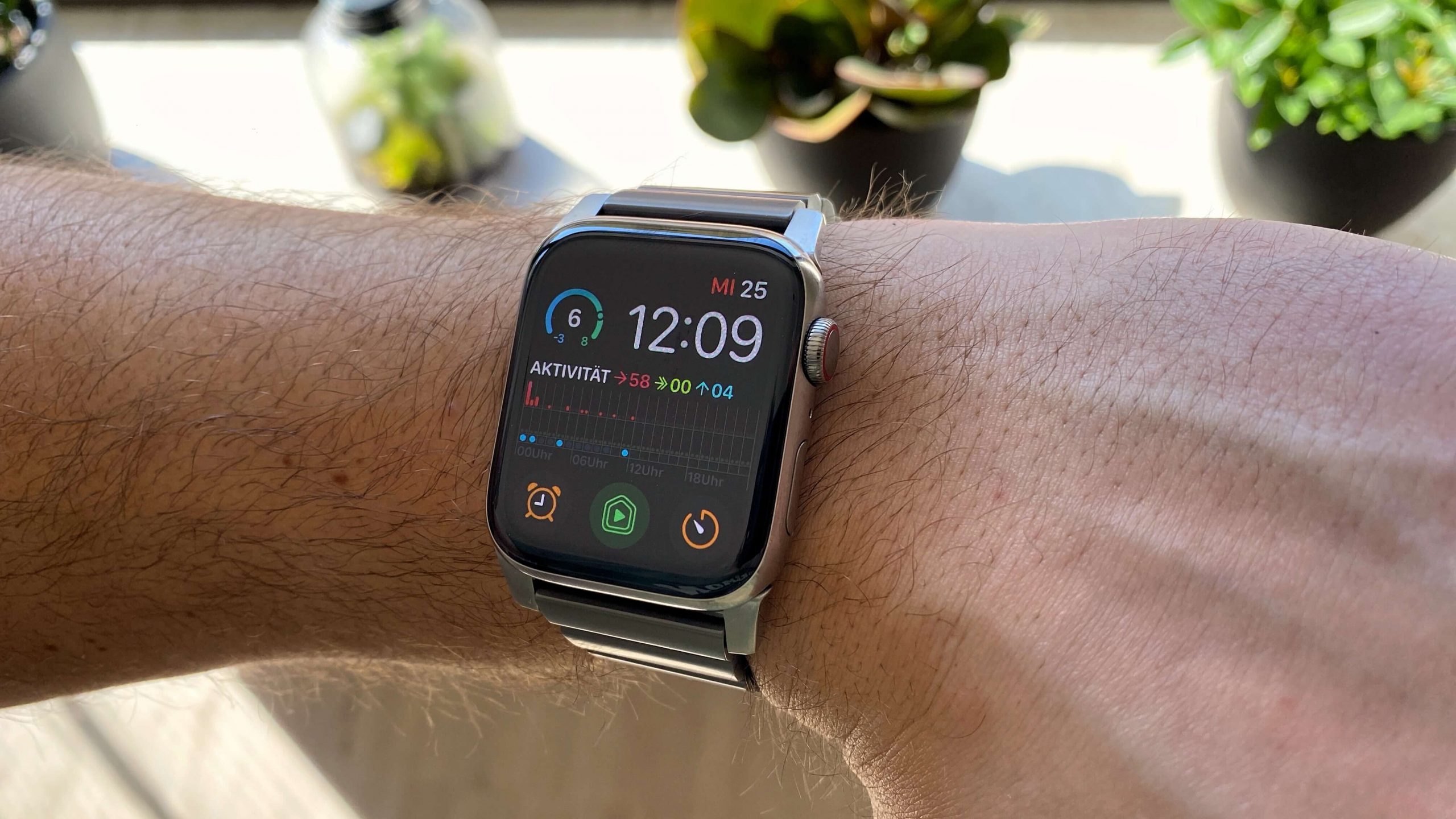 Nomad_Titan_Titanium_Apple-Watch_Band_Edition4-scaled Titanarmband von Nomad - stilgerecht für die Apple Watch Edition