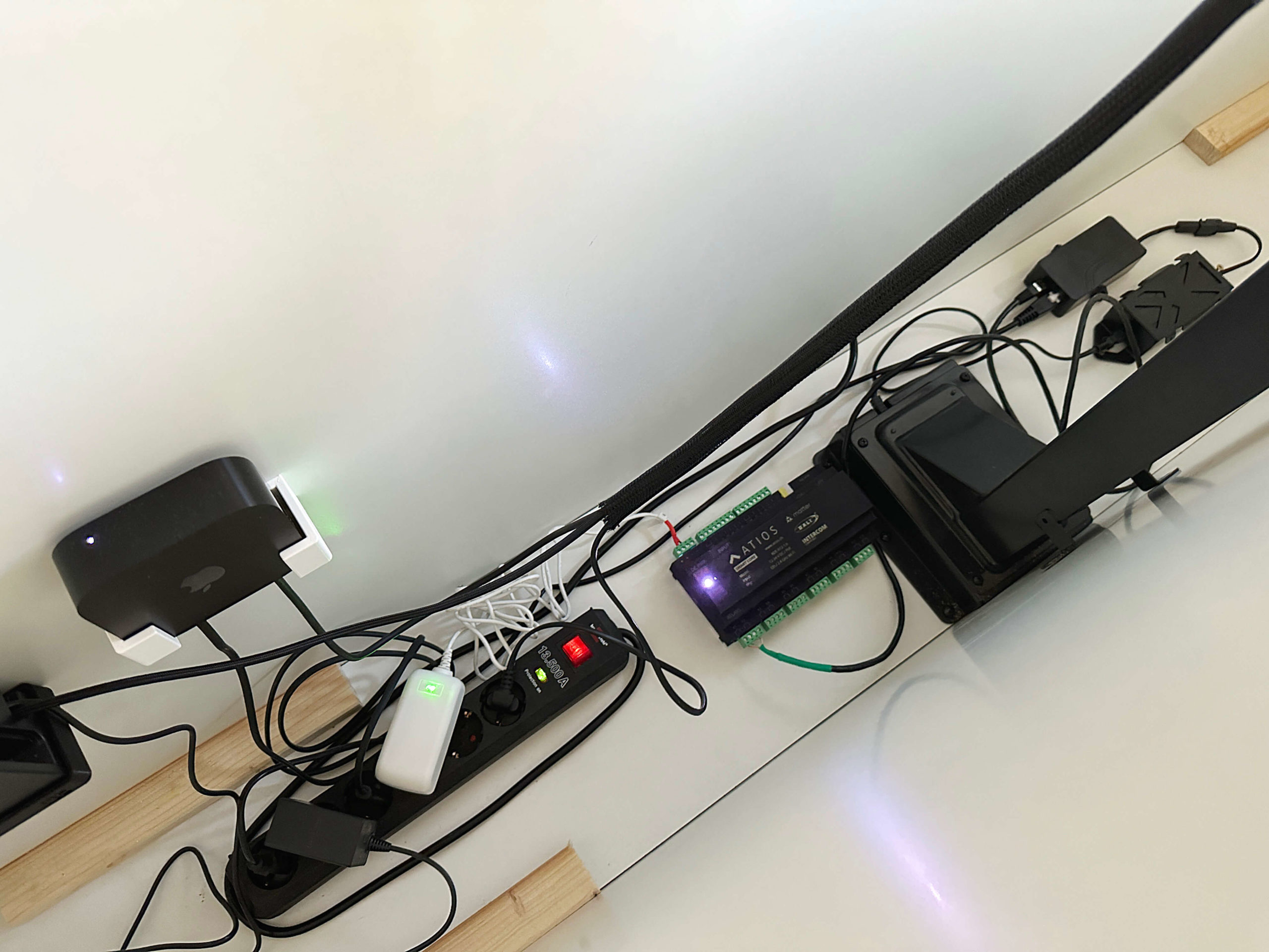 Atios-SmartCore-TV-Lift-nativ-via-Apple-Home-bedienen1-scaled Atios SmartCore - TV-Lift nativ via Apple Home bedienen