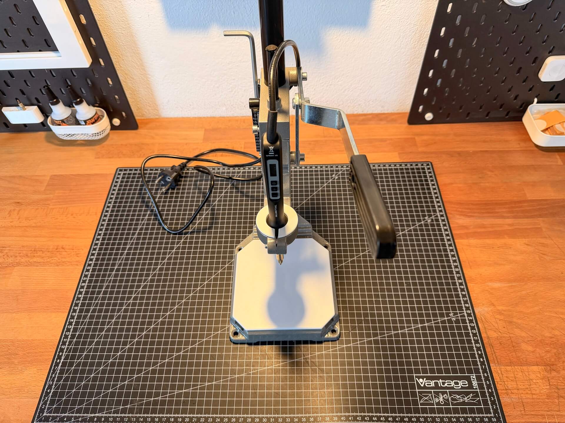 Fuer-den-3D-Druck-Einschmelzstation-mit-Loetkolbenhalterung-121 Für den 3D-Druck: Einschmelzstation mit Lötkolbenhalterung