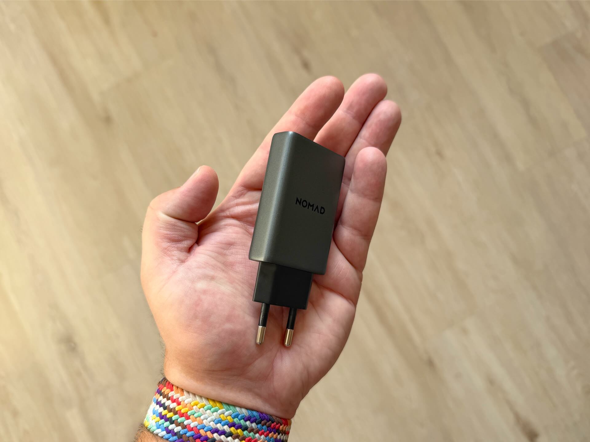 Slim GaN 40 W Power Adapter von Nomad 