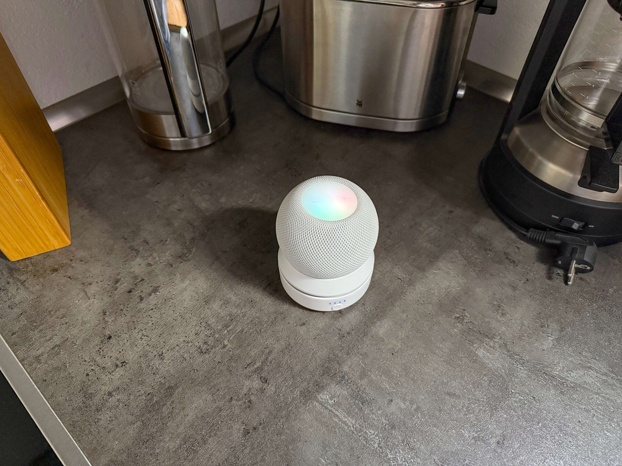 Batteriebetriebene-Station-von-PlusAcc-fuer-den-HomePod-mini-AirPlay-2-im-Akkubetrieb1-scaled Batteriebetriebene Station von PlusAcc für den HomePod mini - AirPlay 2 im Akkubetrieb