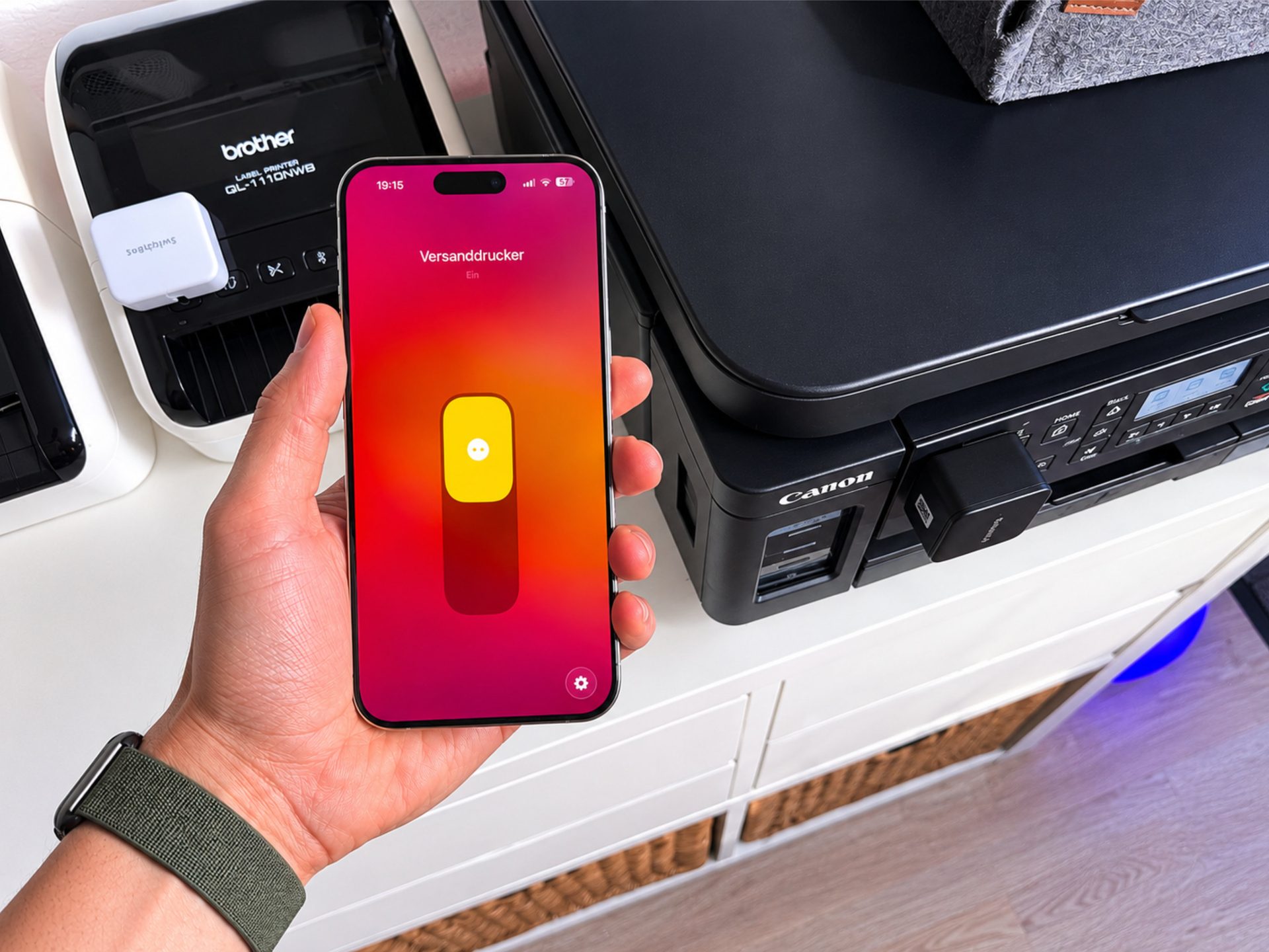 switchbot-mit-wiederaufladbarer-batterie-geraete-nachtraeglich-fuer-apple-home-smart-machen-matthias-petrat-01 SwitchBot mit wiederaufladbarer Batterie – Geräte nachträglich für Apple Home smart machen