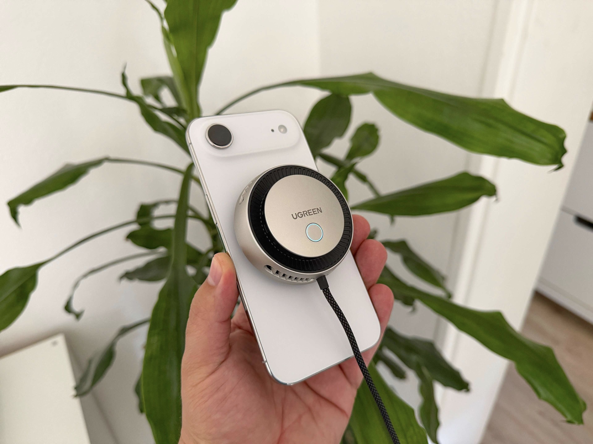 MagFlow-Pro-Qi-2.2-Ladegeraet-von-UGREEN2 MagFlow Pro Qi 2.2 Ladegerät von UGREEN